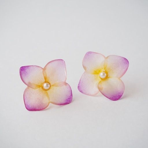 Transparent Japanese paper hydrangea Pierced earrings / Clip-on earrings (purple)