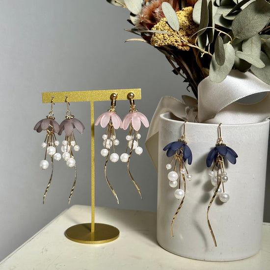 Fluctuating Flower Jellyfish Pierced earrings, Clip-on earrings