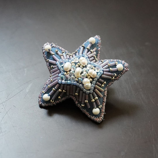 Very light star brooch, happy feeling 11