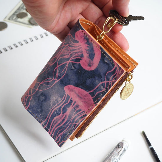 Key Case with One Gusset and Zipper Pocket (Dreamy Jellyfish) [fits many cards] Cowhide
