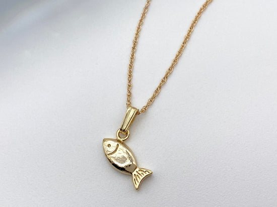 Finley necklace | fish | gold