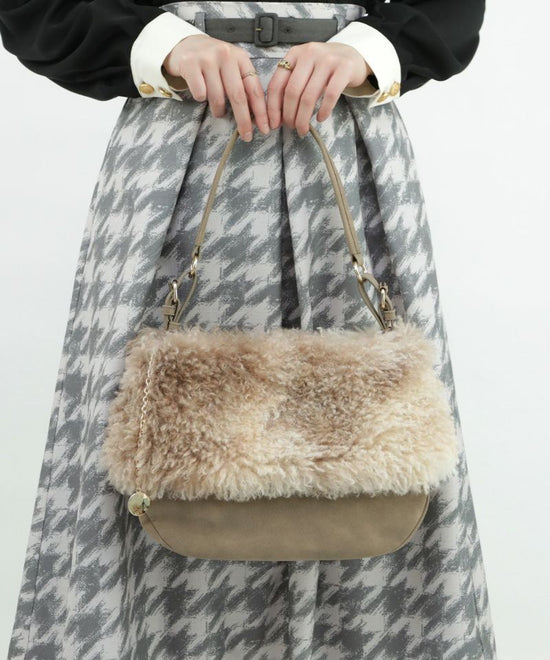 Curly fur tote bag / an another angelus [51BC01a003].