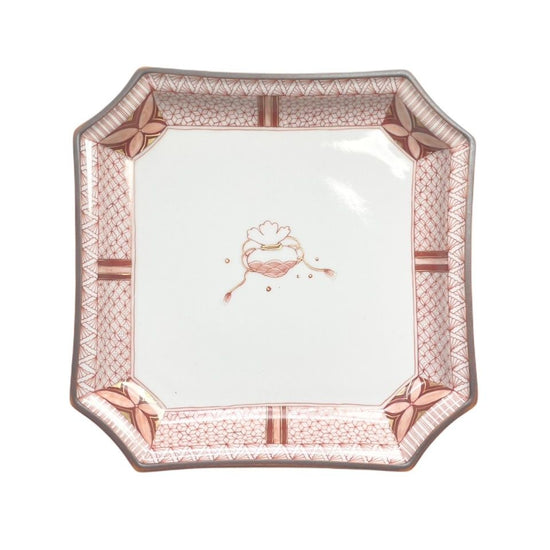 [Reiko Fukushima] Red enamel and fine-decorated cloth with a kinchaku pattern, 6"-sized, corner-cut square dish