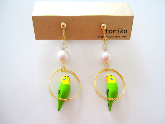Ring-Riding Budgie (Green) Pierced earrings with Pearls Clip-on earrings