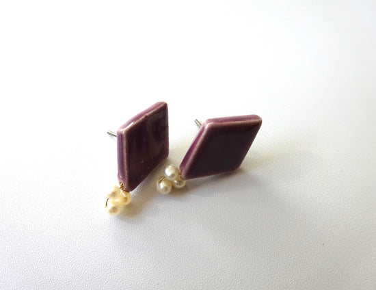 hishigata freshwater pearl pierced earrings/Clip-on earrings (purple)