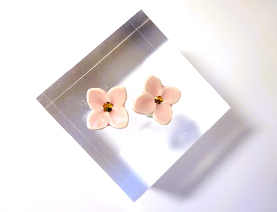 Small Flower Pierced / Earrings Pink