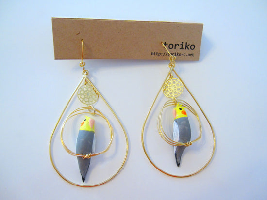 Ring-Riding Cockatiel (Normal) Pierced earrings and Clip-on earrings with Encircling Accessory