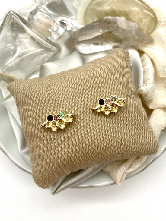 Petite ecrin pierced earrings