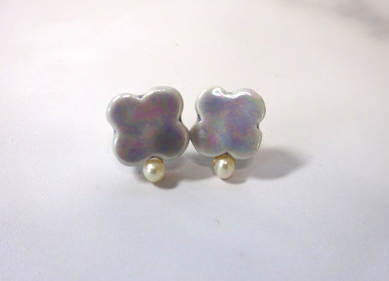 CLOVER and Freshwater Pearl Pierced Earrings / Clip-on earrings Lavender