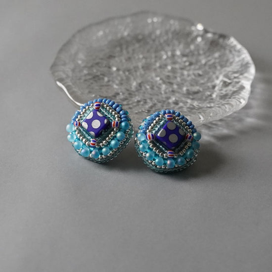 Beaded embroidery Clip-on earrings Pierced earrings 29 dots square blue large Surgical stainless steel One-of-a-kind unique