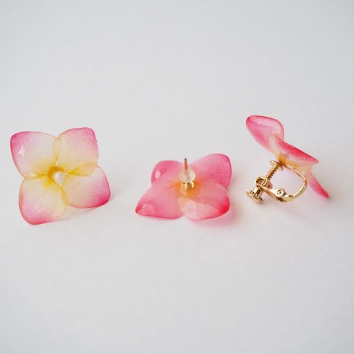 Transparent Japanese paper hydrangea Pierced earrings / Clip-on earrings (pink)