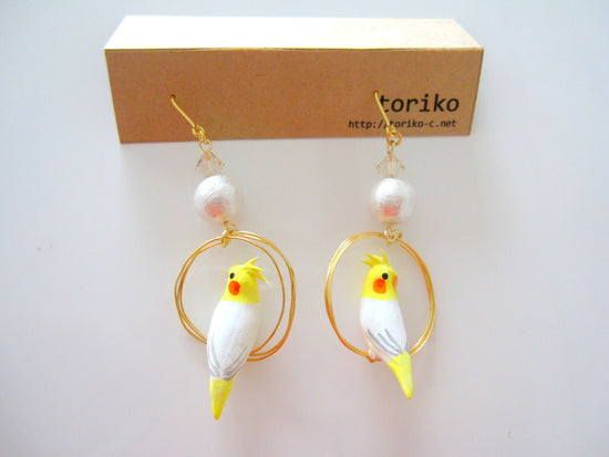 Ring-Riding Cockatiel (Luchino) Pierced earrings with Pearls Clip-on earrings