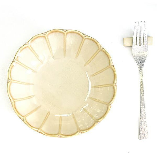 Fiore Cream Flower Shaped 17cm Shallow Bowl, white type, Western tableware, round bowl, made in Japan, Minoyaki, stylish.