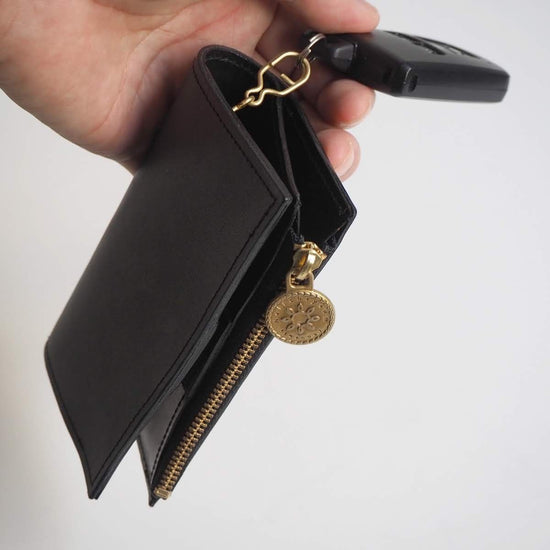 Key Case with One Gusset and Zipper Pocket (Black) Cowhide [holds many cards]