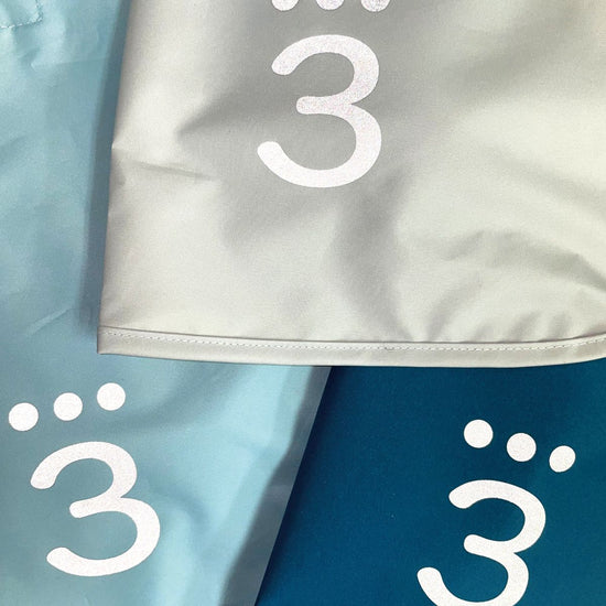 Doggie rain poncho "reflector".