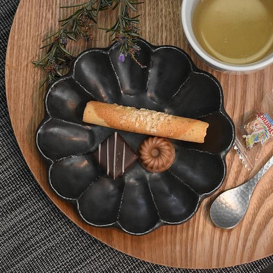 Rinka Black 14 Plate, black Japanese tableware, fruit plate and serving dish, made in Japan, Minoyaki, stylish.