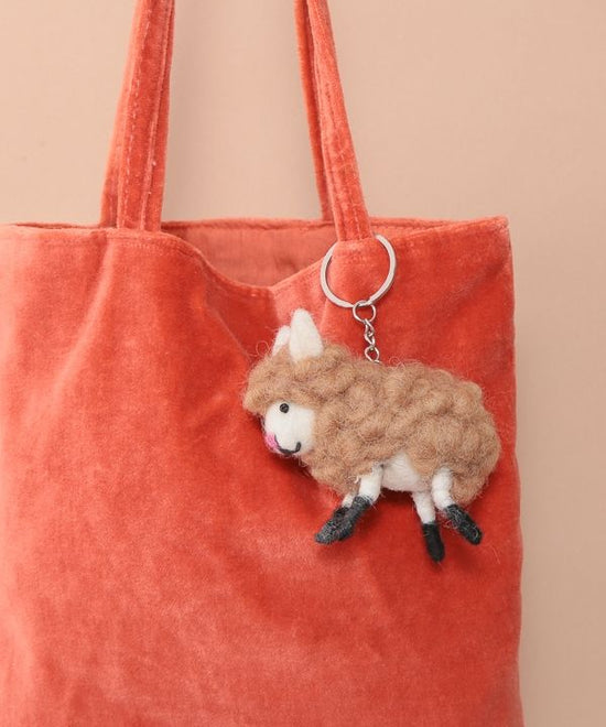 Felt bag charm (key ring) sheep A24WNX007BE