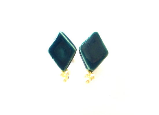 Hishigata Freshwater Pearl Pierced Earrings / Clip-on Earrings Dark Green