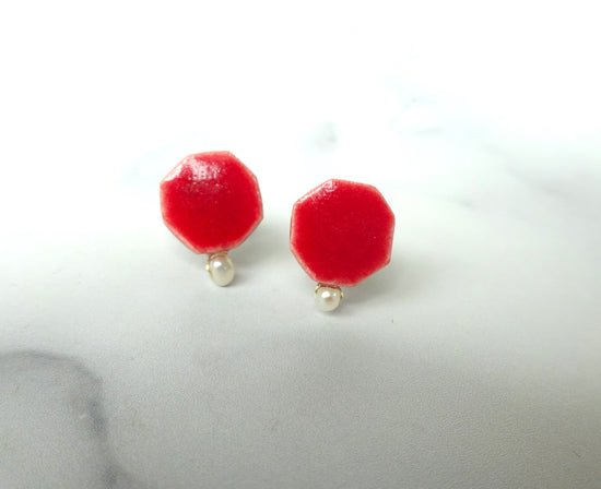 Small octagonal and small freshwater pearl ceramic pierce/earring (red)