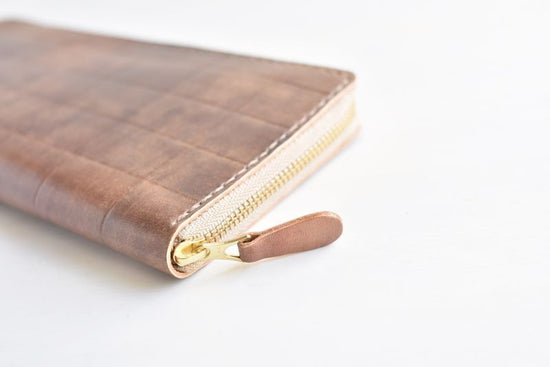 Chocolate No.32 (Round Zipper Long Wallet)