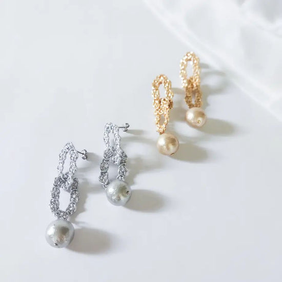 Pierced earrings / Clip-on earrings with Awajimusubi Chain