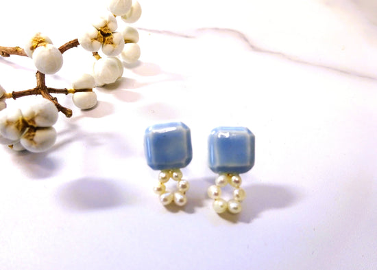 Circle Pearl Pierced / Clip-on earrings Light Blue