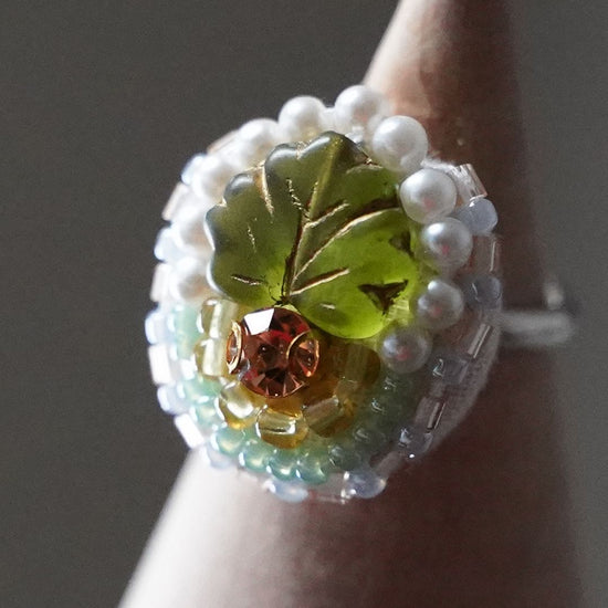 Chatty ring 23 free size bead embroidery ring leaf bijoux green colorful multicolor