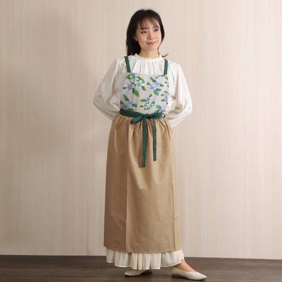 Long wide gathered apron with ruritouter pattern D-0010