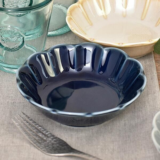 Fiore navy flower-shaped 13cm small bowl, blue type, Western tableware, round bowl, made in Japan, Minoyaki, stylish.