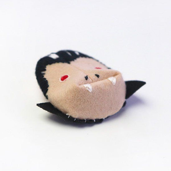 pokefasu pokefasu 3D face brooch Dracula felt brooch badge