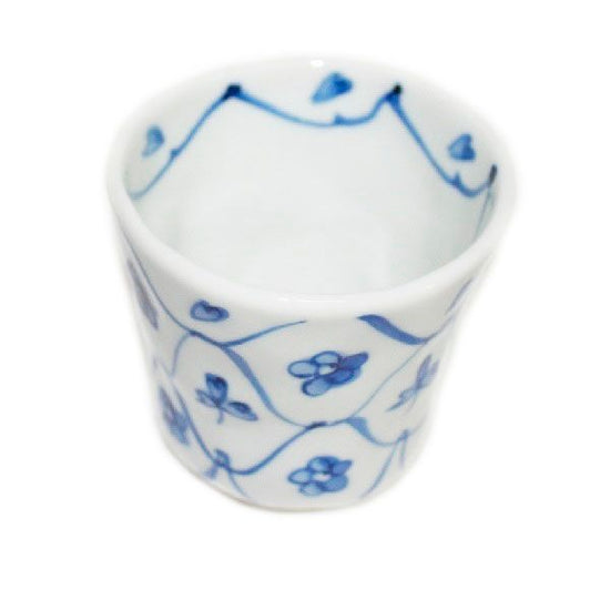 [Eisyou] Teacup with hand-decorated design of flowers