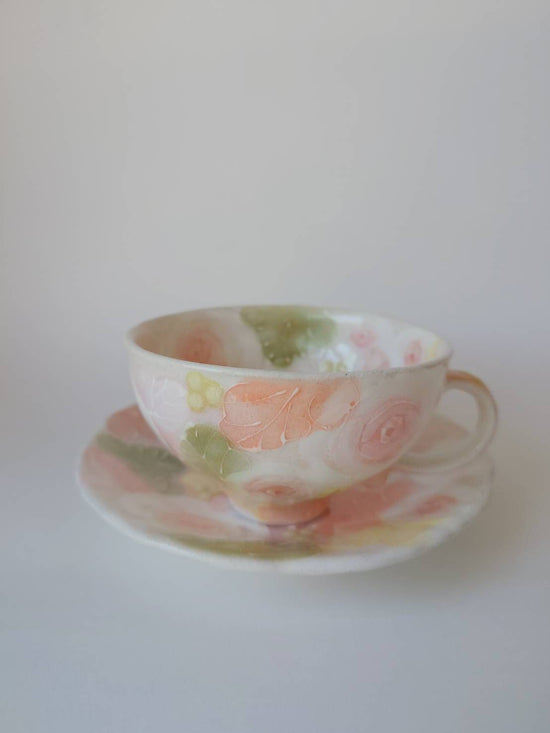 스튜디오 유즈리하 컵 &amp; 소서, 아름다운 변형 핑크 장미, 유약 장미