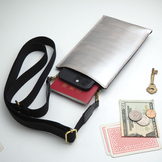 Phone Pochette in Painted Silver Mini Shoulder Cowhide