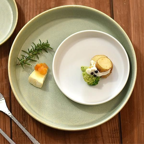Cuisine Stone Matte Spume S White Round plate made in Japan, Minoyaki, fashionable, modern