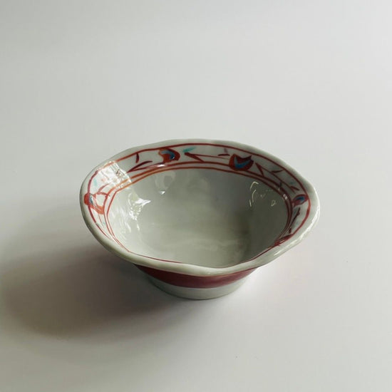 [Tetsuo Tada] Small bowl with red gouzu floral arabesque