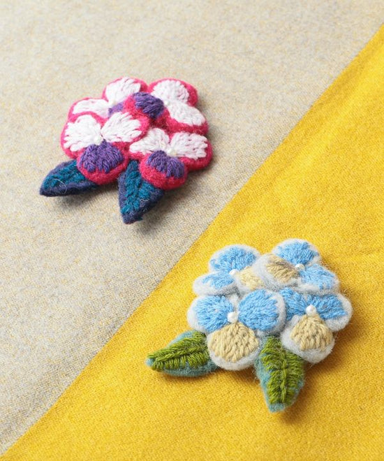 Felt brooch Flower-B A24WNX012