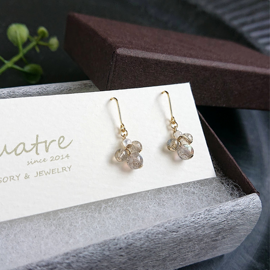 라브라도라이트 피어싱 이어링 콰트르