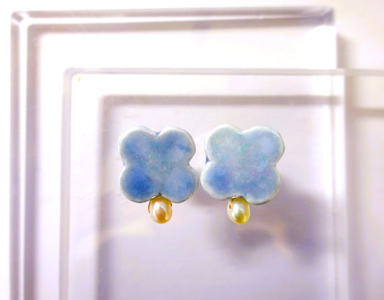CLOVER and freshwater Pearl Pierced Earrings / Clip-on earrings Light Blue