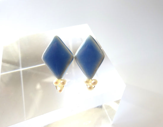 Hishigata Freshwater Pearl Pierced Earrings / Clip-on Earrings Light Blue