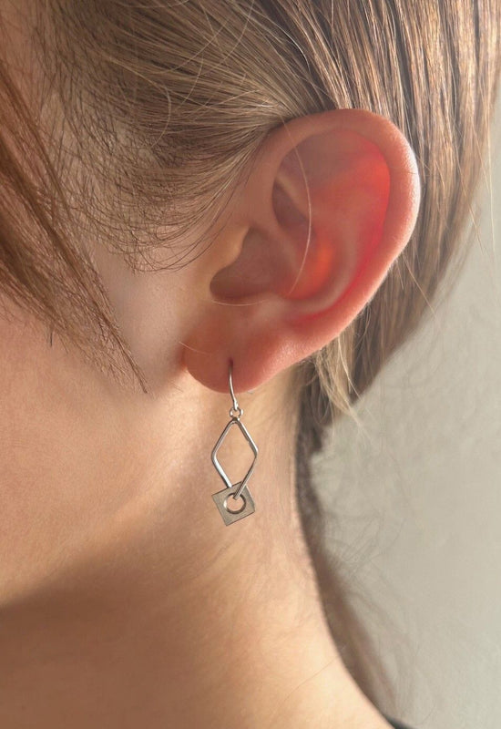 ARCHI ACCESSORY Nut and Hook Pierced earrings (Stainless Steel)