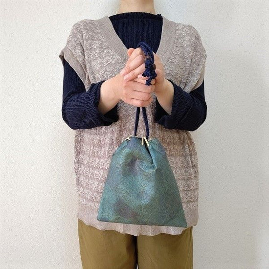 Kyoto, cotton tsumugi-style green ground, mixed foil and blue shell foil, purse shoulder