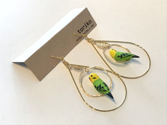 Ring-Riding Budgie (Green) Pierced earrings and Clip-on earrings with Encircling Accessory