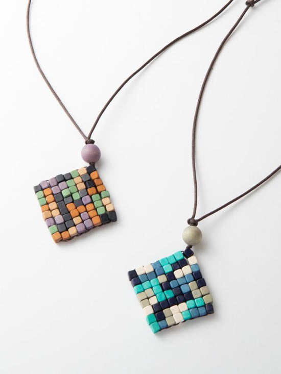 Wood cube necklace (2 colors)