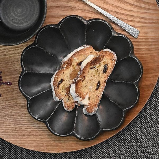 Rinka Black 15.5 Plate, black type, Japanese tableware, fruit plate and serving dish, made in Japan, Minoyaki, stylish.