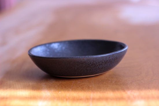 deep dish (dish with a high rim)