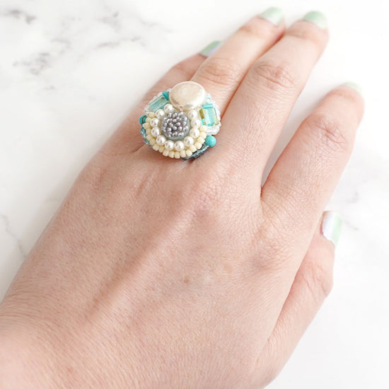 Chatty ring 6 free size beads embroidery ring freshwater pearl white blue