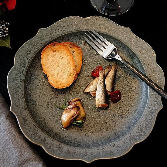 Gray Mat Kikyo Plate L Gray type Japanese tableware, medium size, made in Japan, Minoyaki, stylish, modern