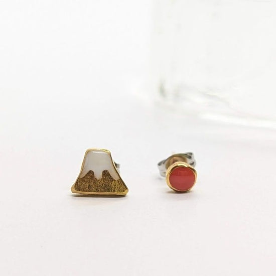 *Fuji and sunrise* ~Series of small pierced earrings~ (Pierced earrings, non-hole pierced earrings)