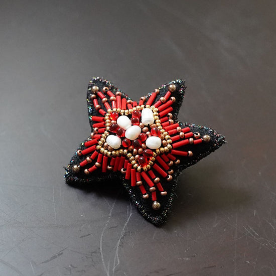 Very light star brooch, happy feeling 1