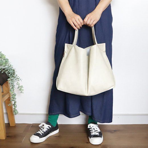 [5 colors] Light tote bag, size L, ivory, made of scratch-resistant vegan leather (Man-made leather), even when wet (Made to order)